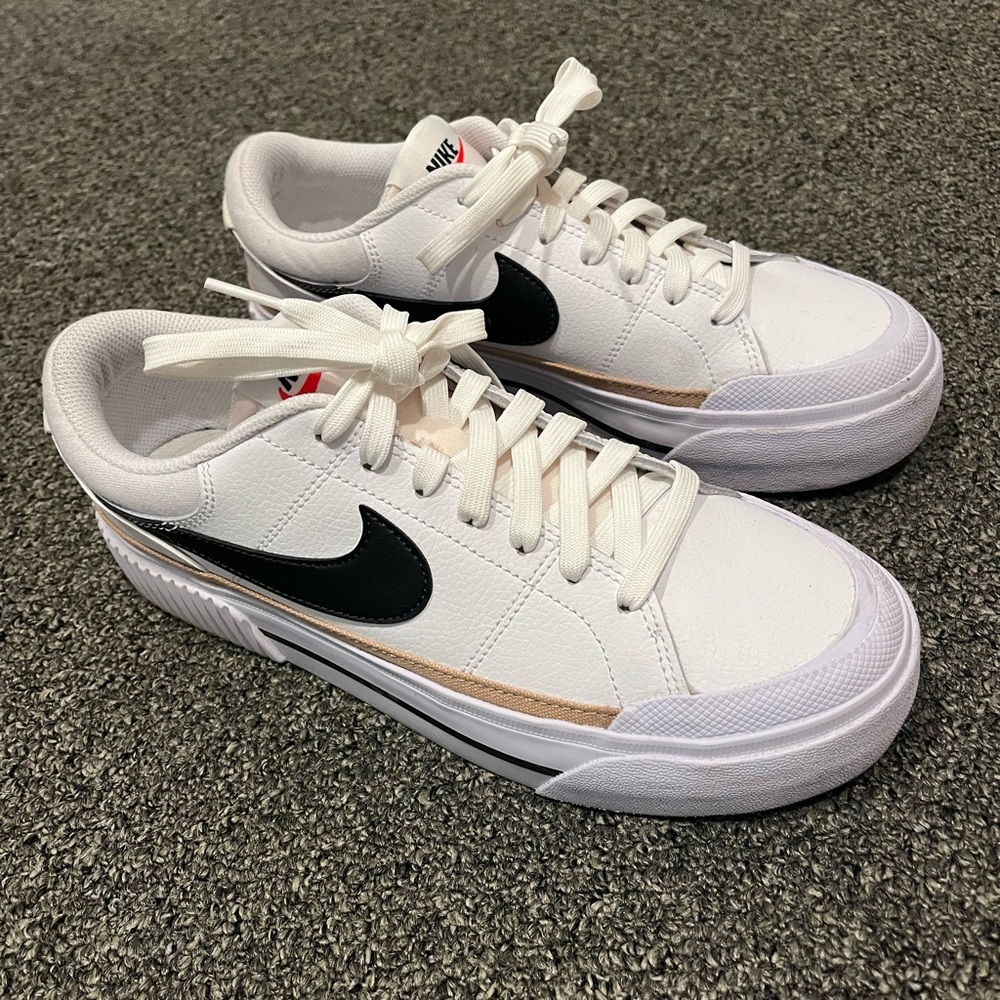Nike Court Rival Sneaker